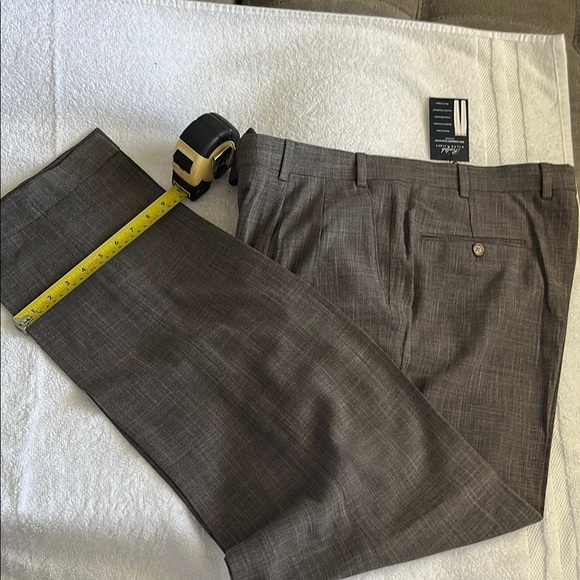 Ralph Lauren Gray Dress Pants with Classic Straight-Leg Cut - Picture 11 of 12